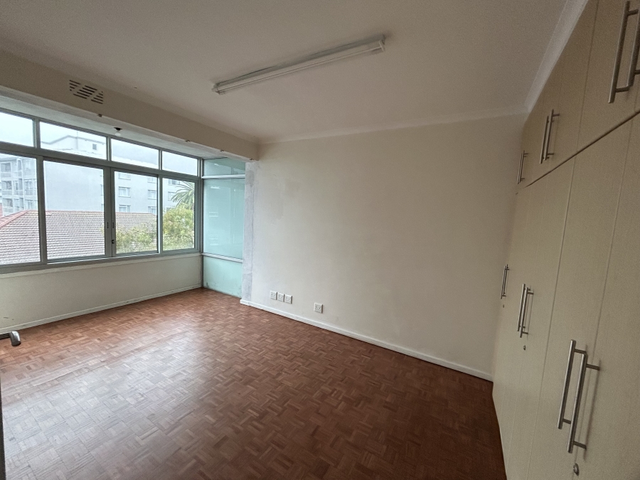 3 Bedroom Property for Sale in Sea Point Western Cape
